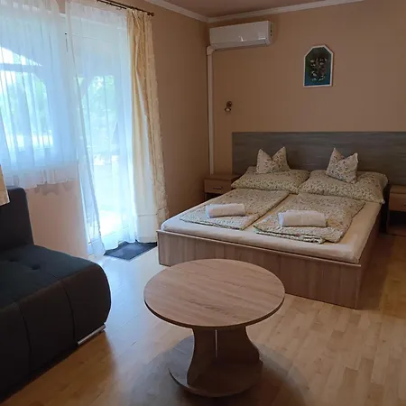 Vitorlas Apartmanhaz Siofok Exterior photo